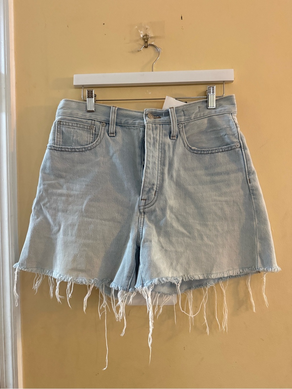 Madewell The MomJean Short, Light Blue Distressed, sz 29